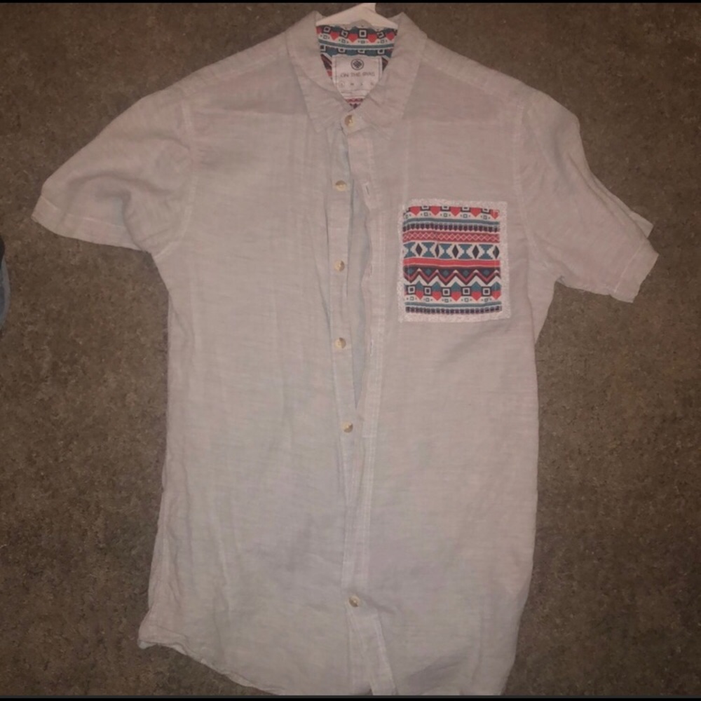 2 men’s button up shirts in perfect condition